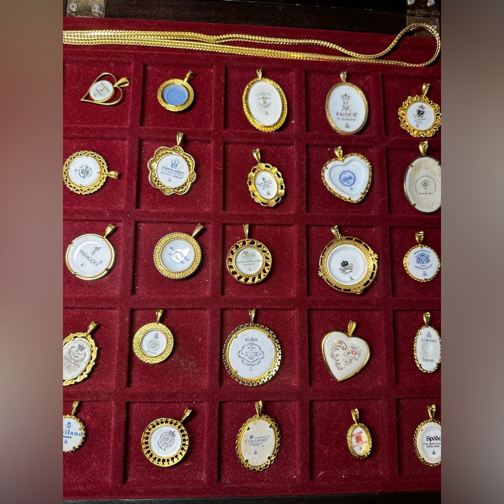 25 piece vintage porcelain pendants for necklace